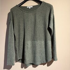 One.Park Avenue Oive Geen Pattern Play Knit Tunic. Sz M